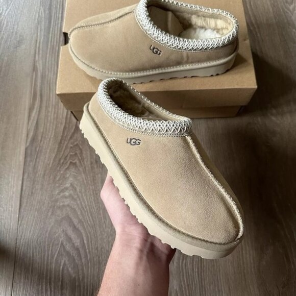 UGG Tan Platform Shoes - Picture 1 of 5